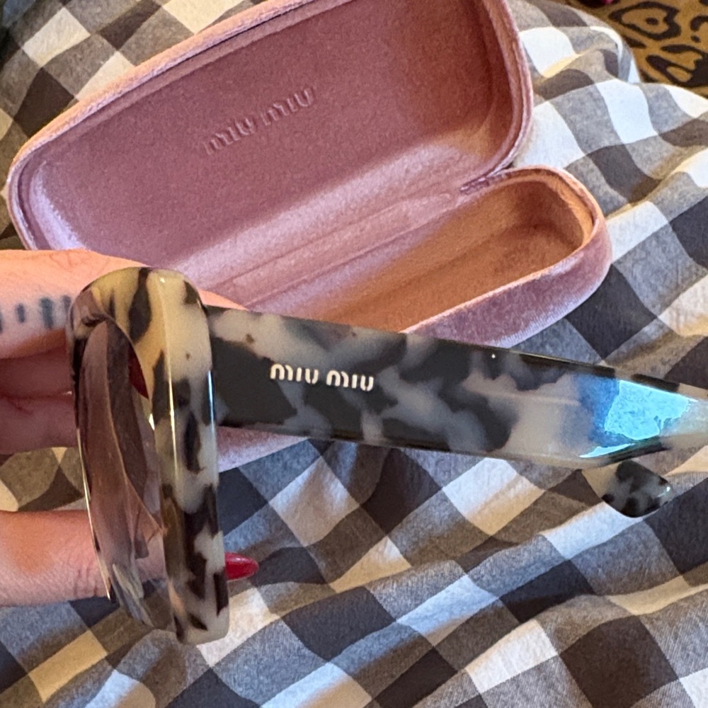 Miu Miu Leopard Print Sunglasses with Pink Case - Picture 6 of 8